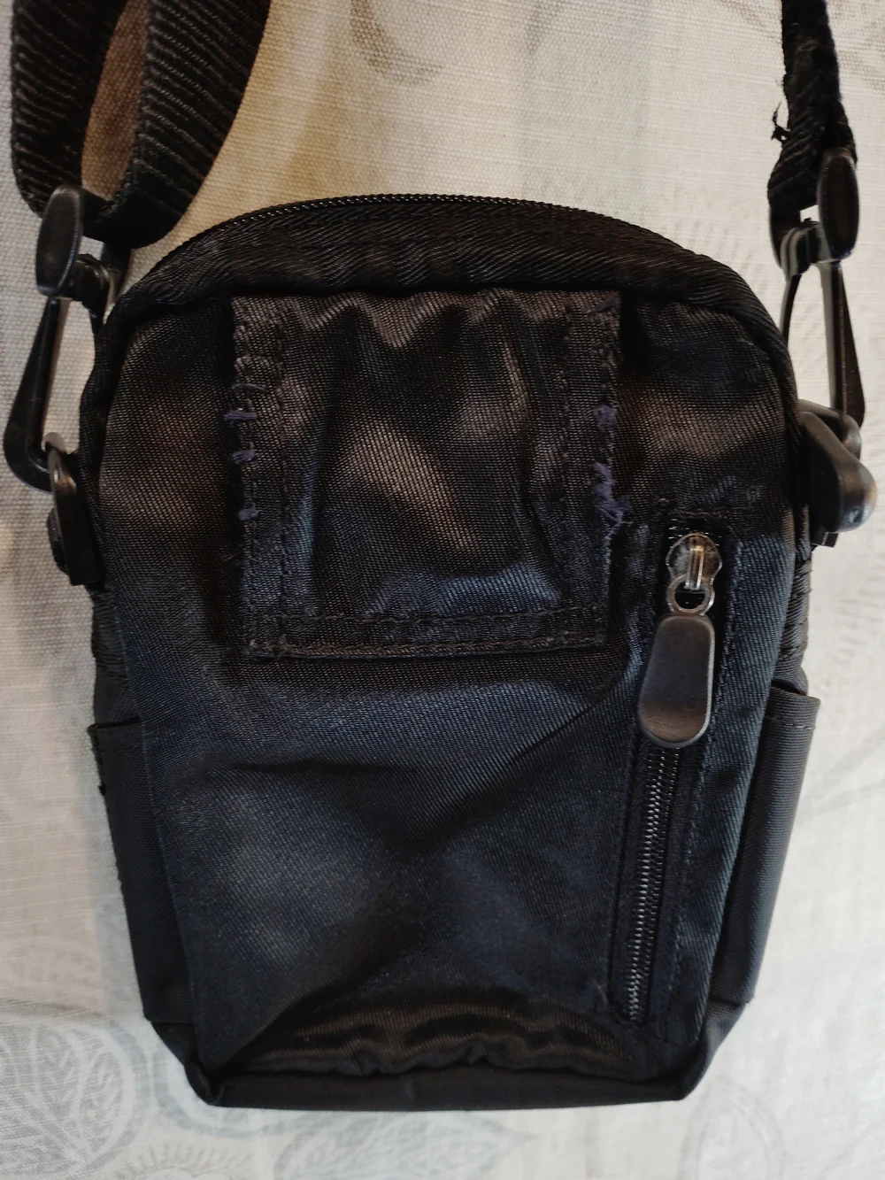 Yak Bag Black Compact Messenger Shoulder Bag